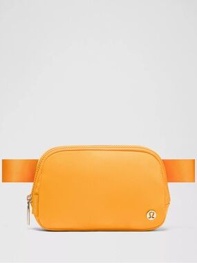 BRAND NEW ✨LULULEMON✨ Everywhere Belt Bag 1L - Warm Glow/Silver 🧡⭐️